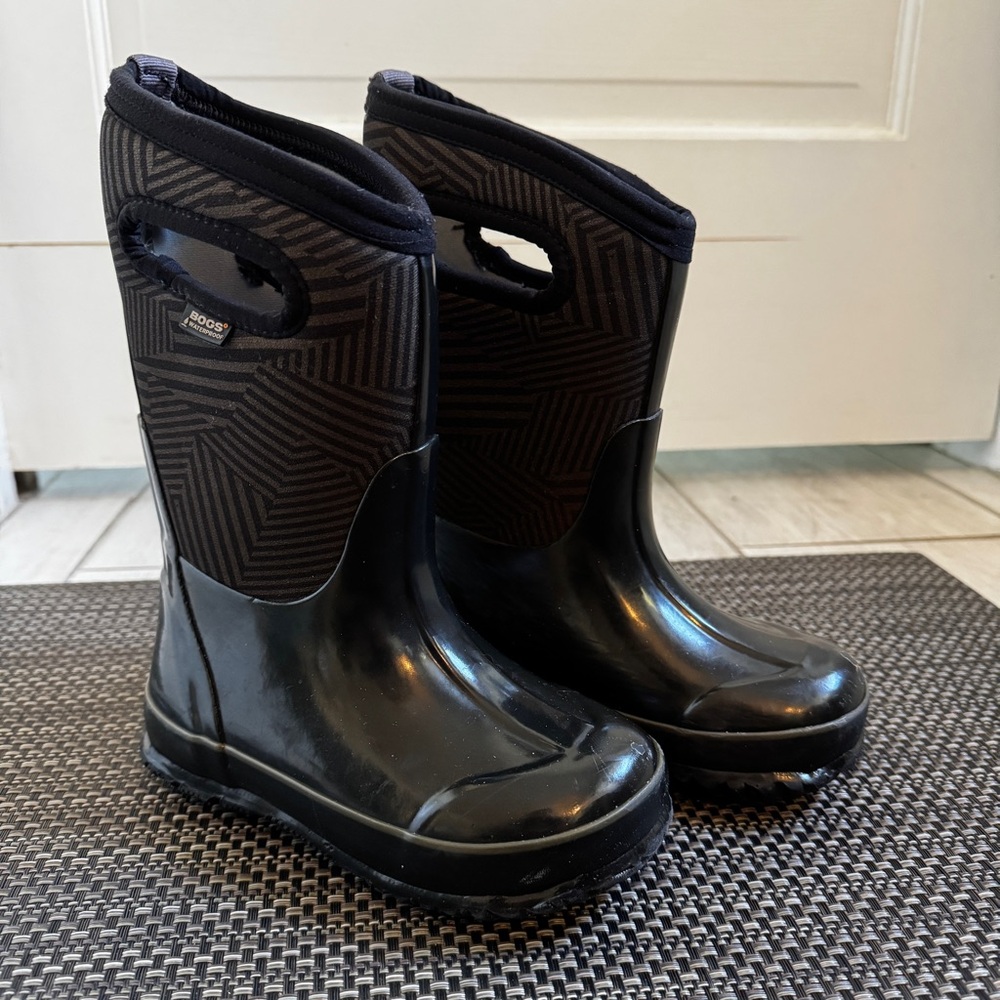 Bogs Sz 11 Classic Phaser Black Multi